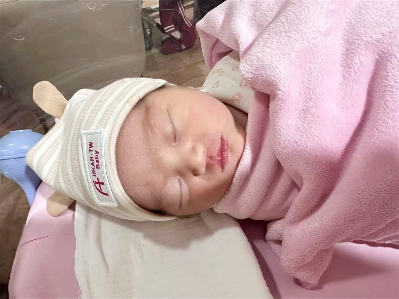 Coffee在社交網宣布第二胎已經順利出世。