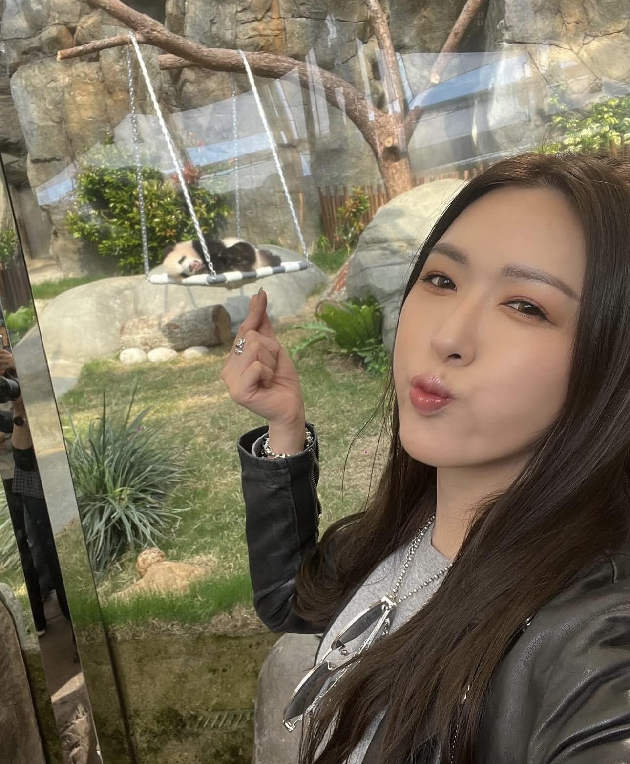 41歲的呂喬恩五官標緻,被指貌似《中年好聲音》評審海兒。