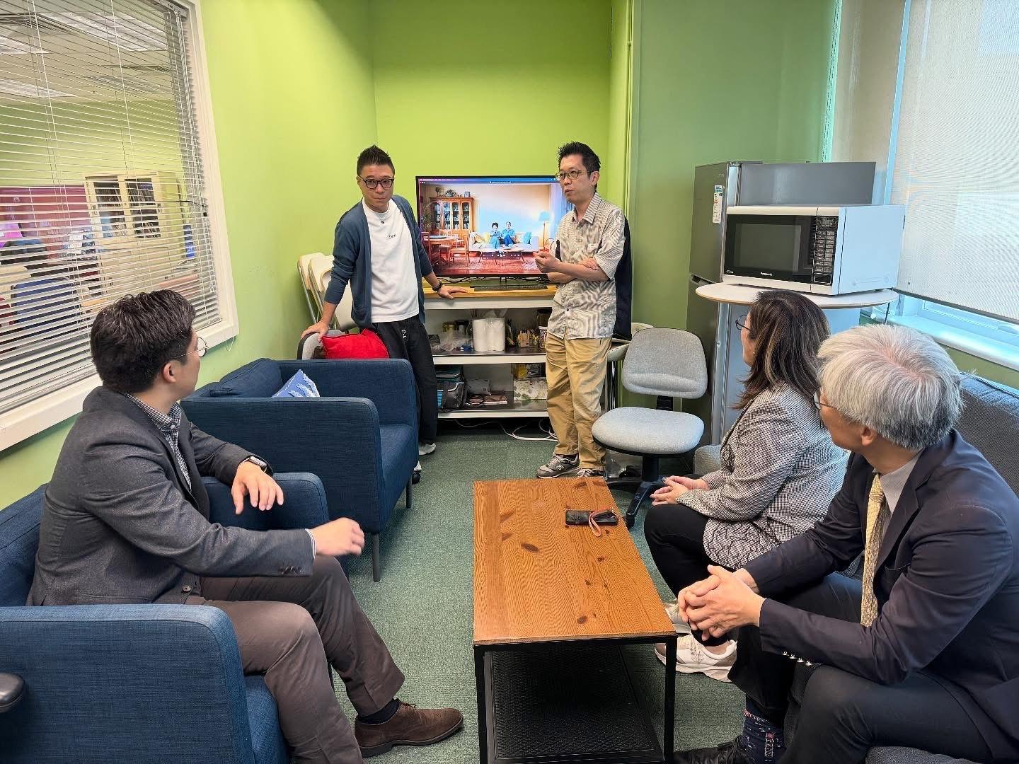 霍啟剛參觀電視城。