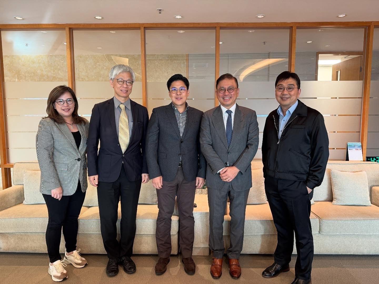 霍啟剛參觀電視城。