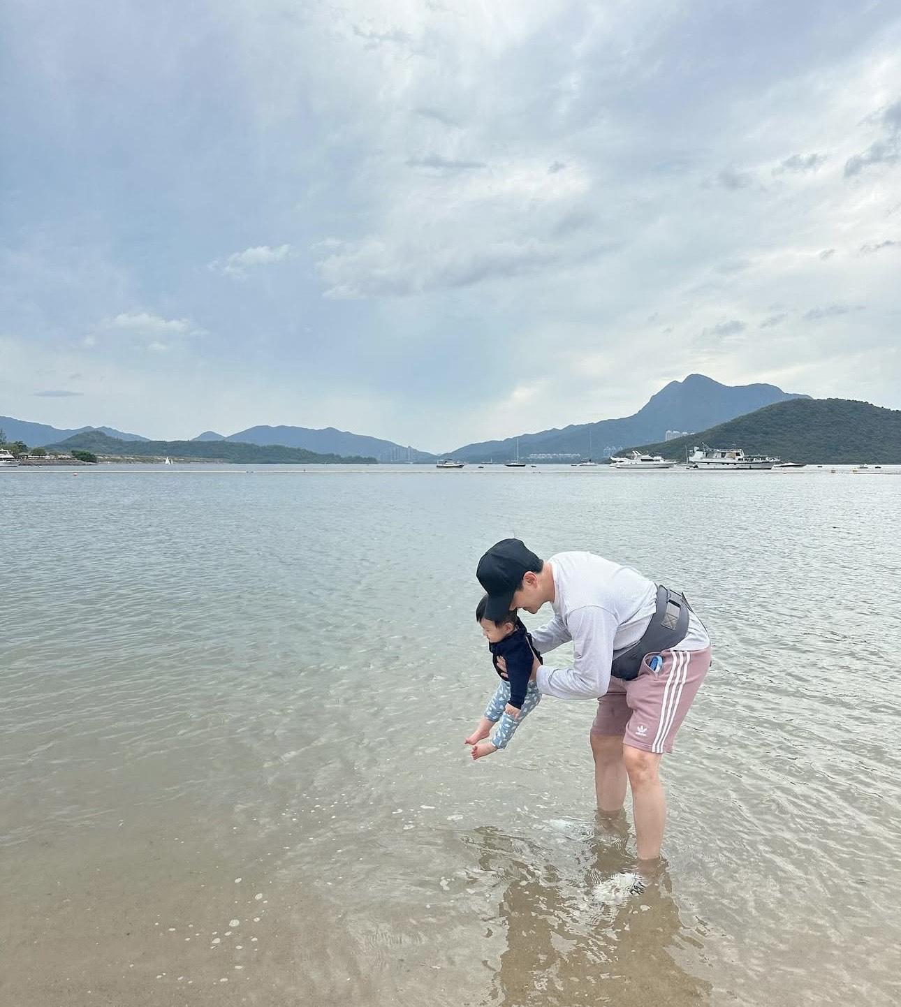 蕭正楠帶「蕭哈哈」玩水,全程笑容燦爛,父愛氾濫。