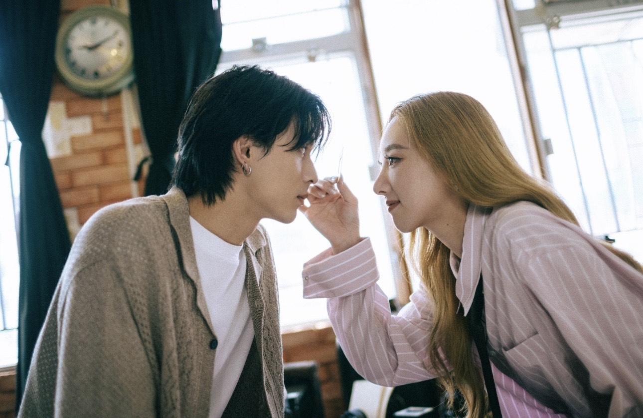 許靖韻新歌教人向前度狠心一刀兩斷。