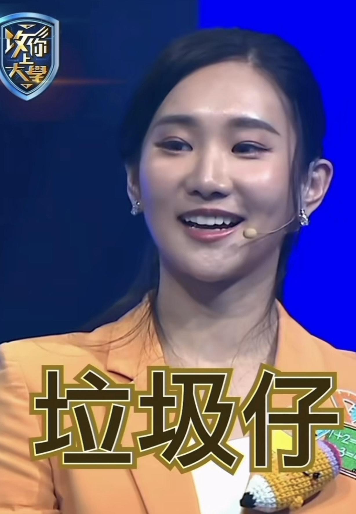 應屆港姐季軍袁文靜,當選後獲得不少演出機會。