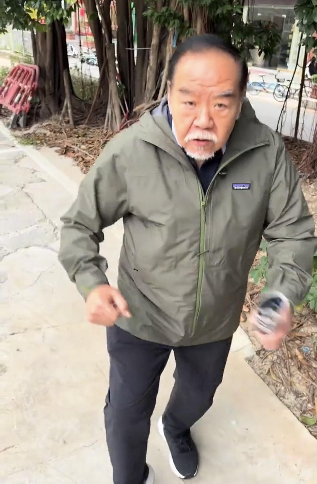 鄭則仕強調自己還在世。