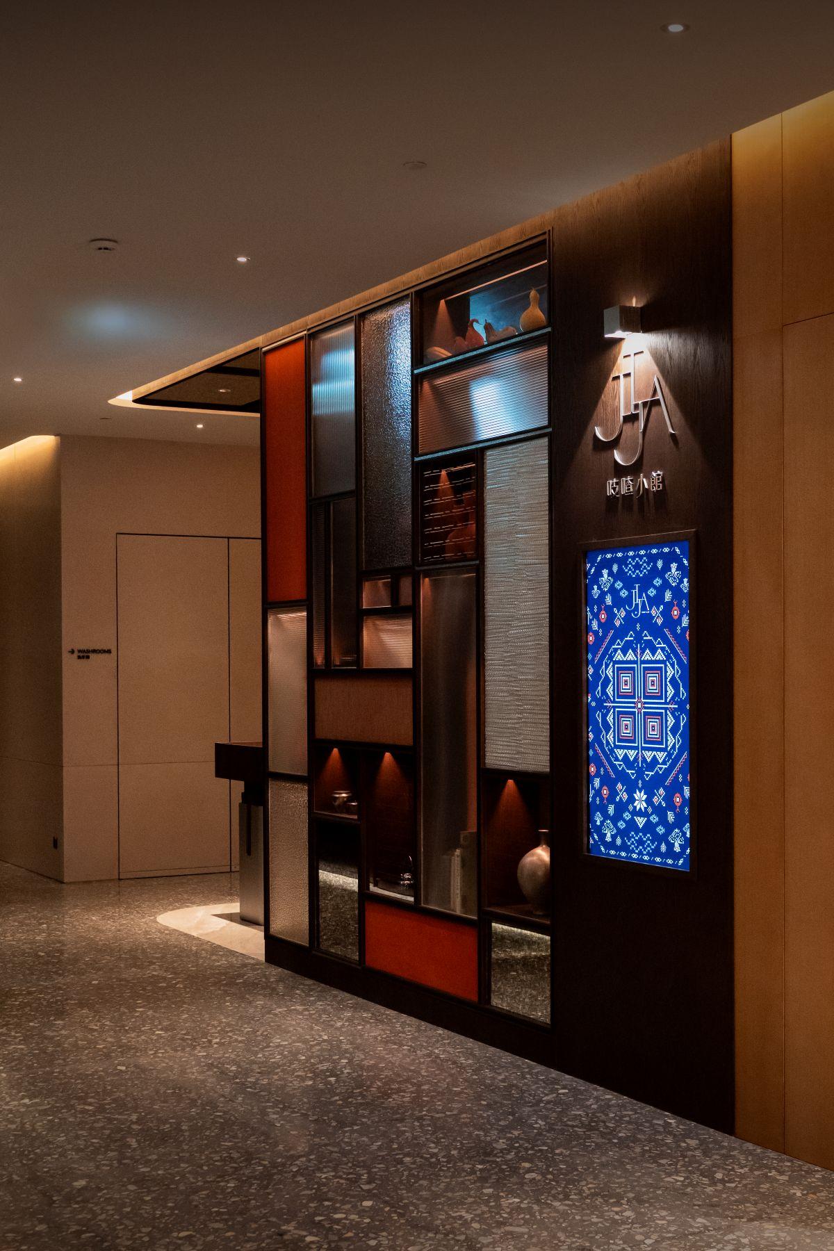 菜式以雲南及貴州地區為靈感,融合現代茶館和悠閒小酒館的歡樂氛圍。