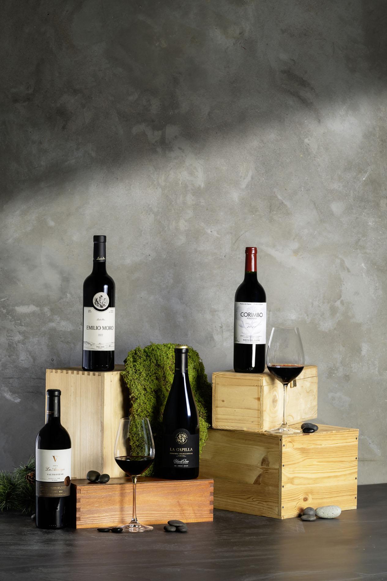 西營盤人氣西班牙食店La Paloma於週間午餐、週末早午餐及每日晚餐時段呈獻四款精選斗羅河岸佳釀,其中一款可按杯享用(每杯$118 ),其餘三款則可按瓶點選($660至$980)。一系列經典西班牙菜式如辣肉腸、伊比利亞火腿忌廉球、海鮮飯及慢烤乳豬,與斗羅河岸佳釀完美搭配。