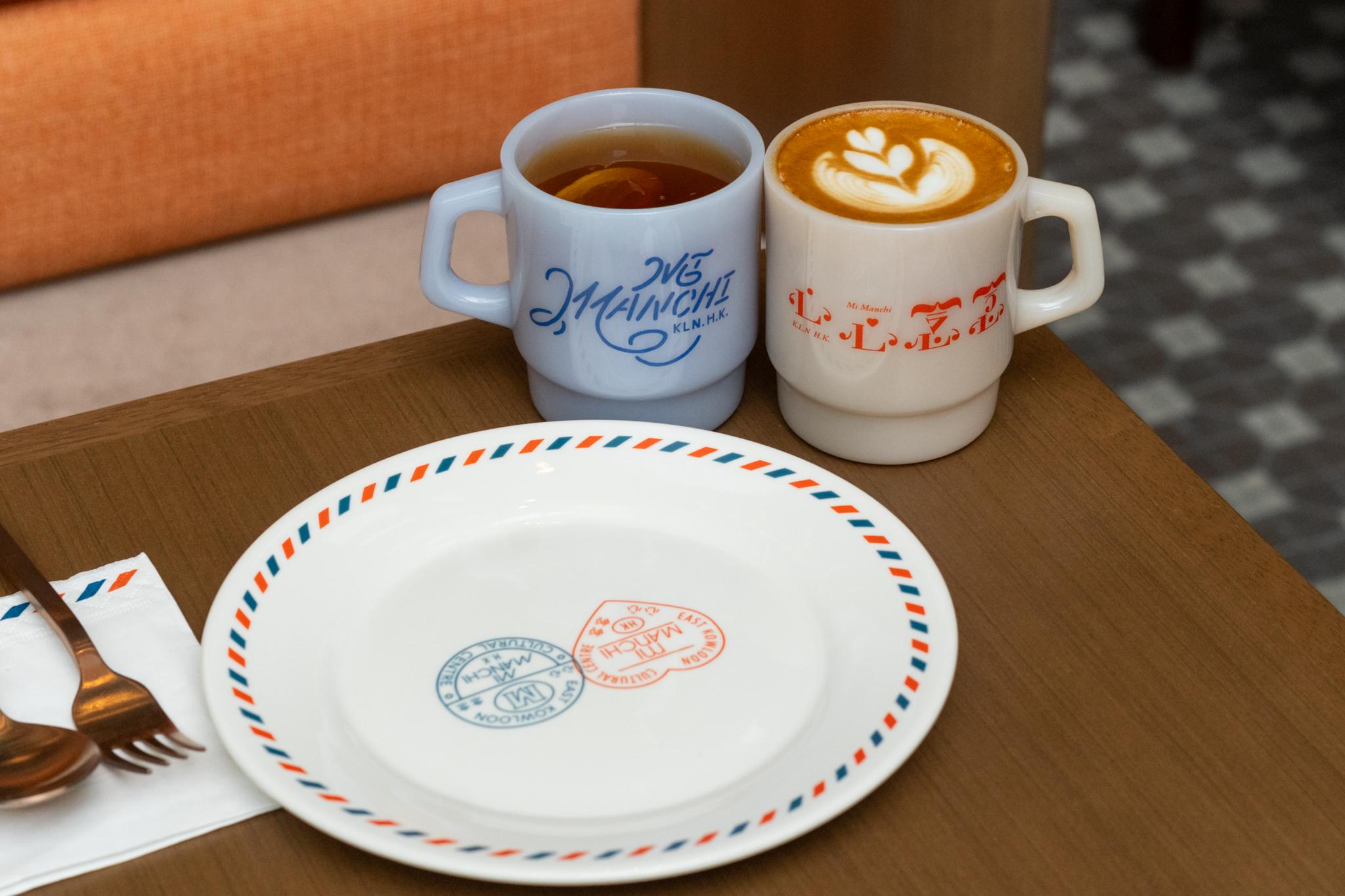 玻璃碟及紙巾設計大玩郵件元素,呼應店名「心心念念」。(吳康琦攝)