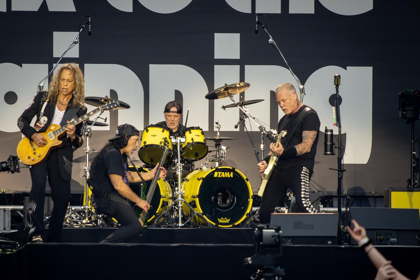 Metallica是世界上第一支thrash metal樂團,全球擁有大量fans。