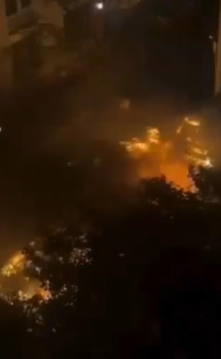 消防員趕赴Longwood區,處理車輛起火事故時發生意外。(影片截圖)