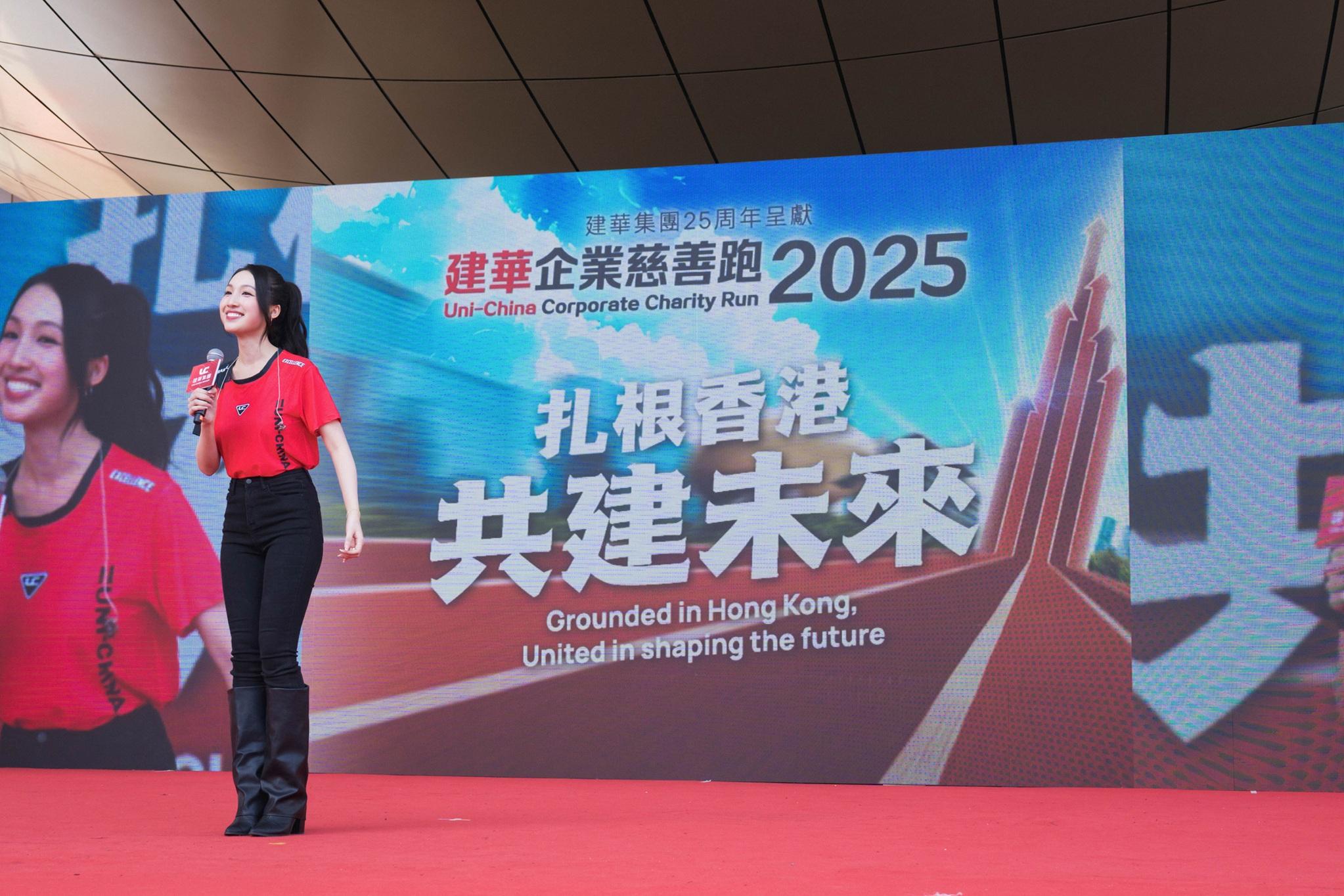 海兒壓軸獻唱喻意清晨的意大利高音歌劇歌曲。