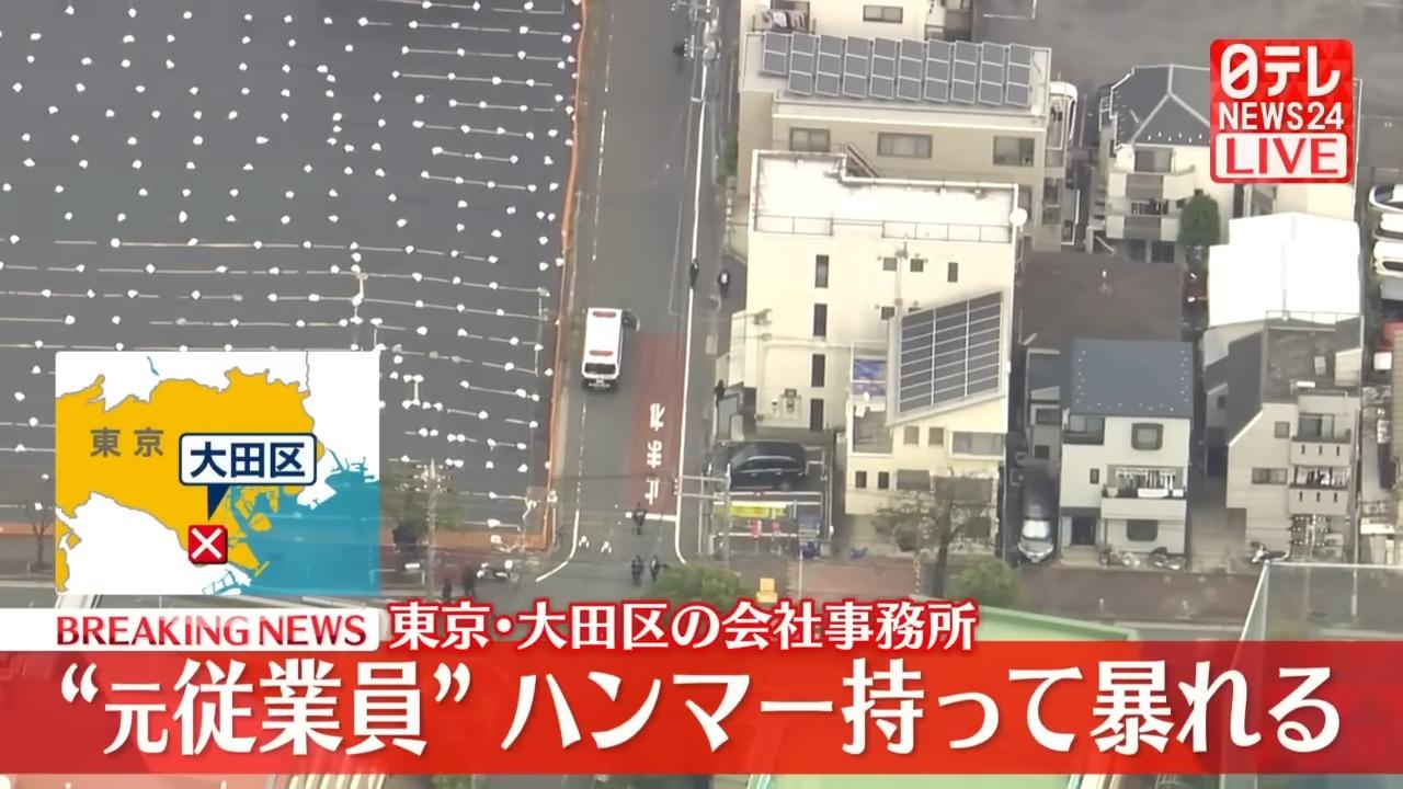 東京一名男子闖入舊公司辦公室,手持鐵鎚大肆破壞。(NNN截圖)