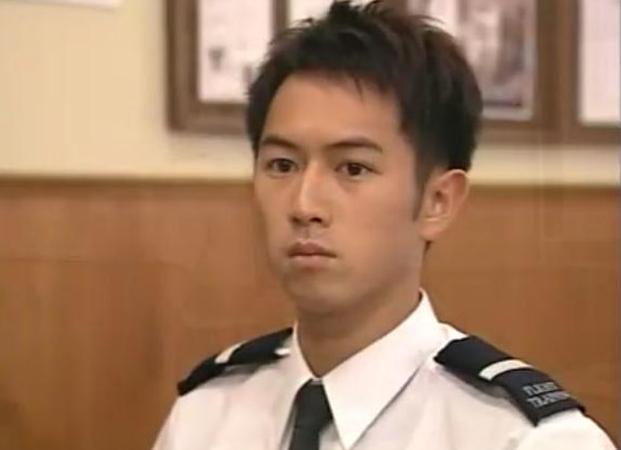 陳鍵鋒當年被封為「少女殺手」,曾參演過TVB經典電視劇《衝上雲霄》、《律政新人王》系列和《學警雄心》。