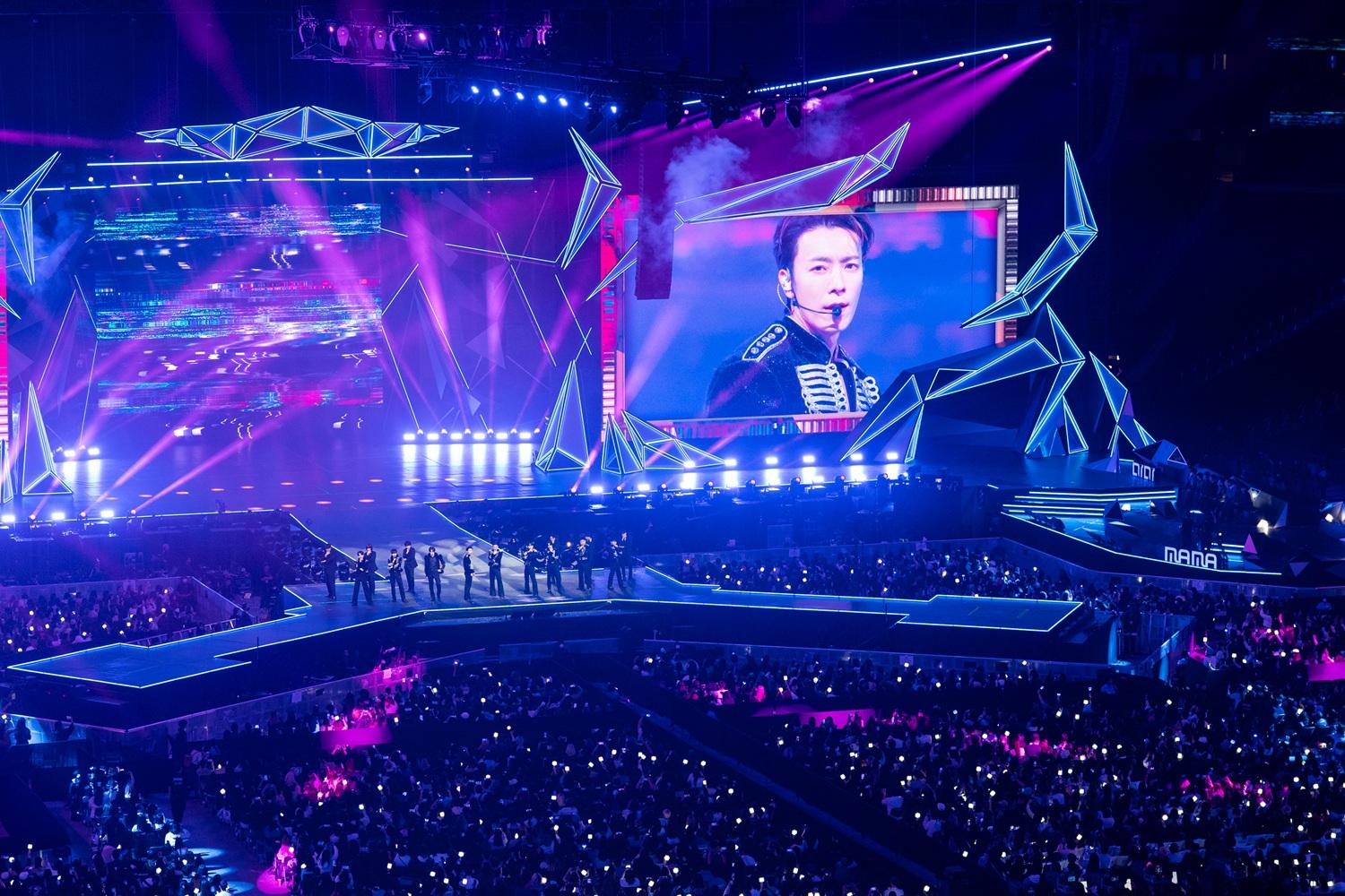 Super Junior擔任表演嘉賓,一口氣跳唱四首歌。