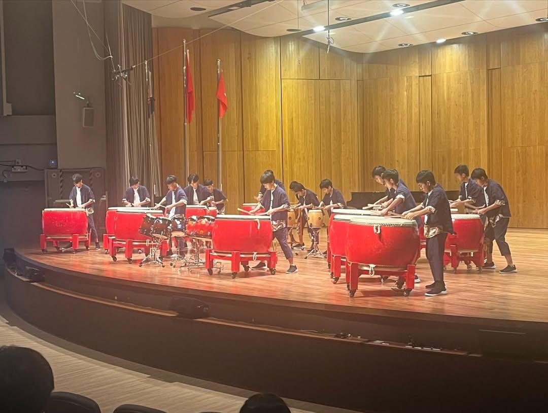 中西樂團和戲劇社亦將於葉傑全音樂廳表演大提琴、色士風及圓號等(學校圖片)