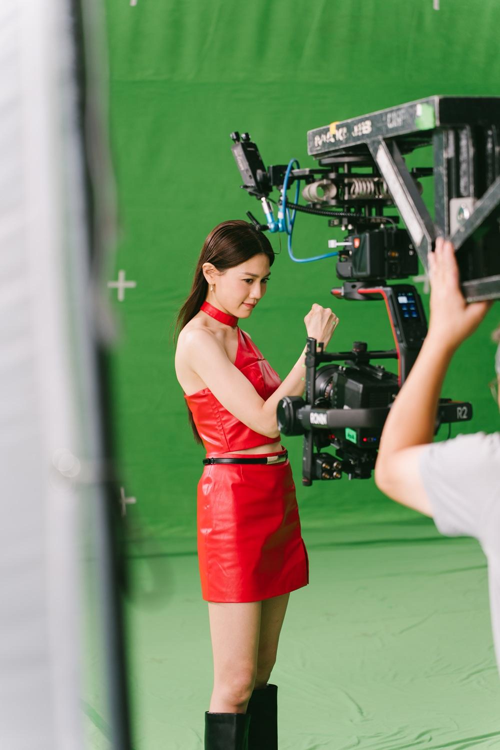 娜姐的超級英雄造型,帶點性感。