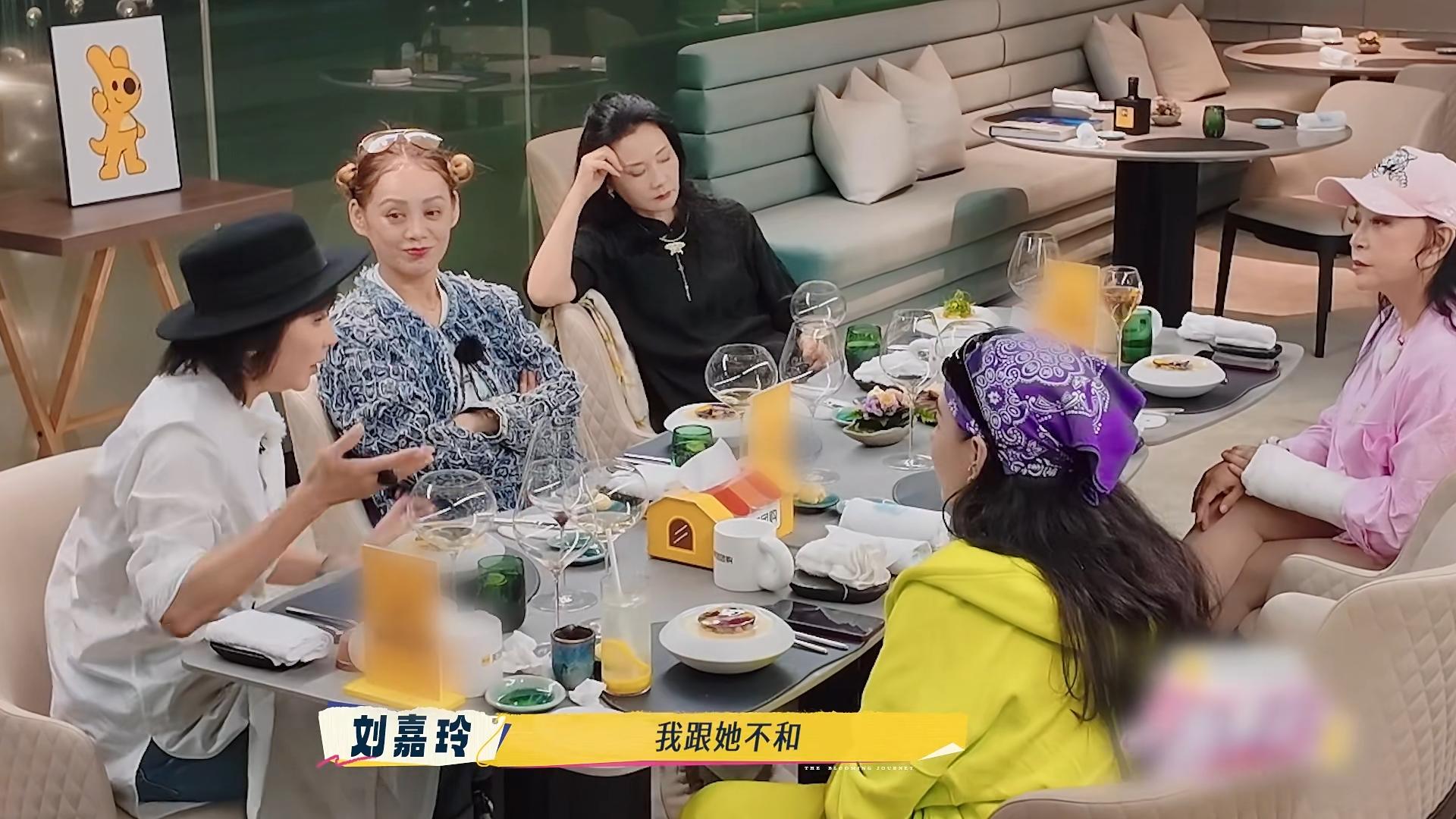 劉嘉玲表示近日被網民指她與張栢芝不和。