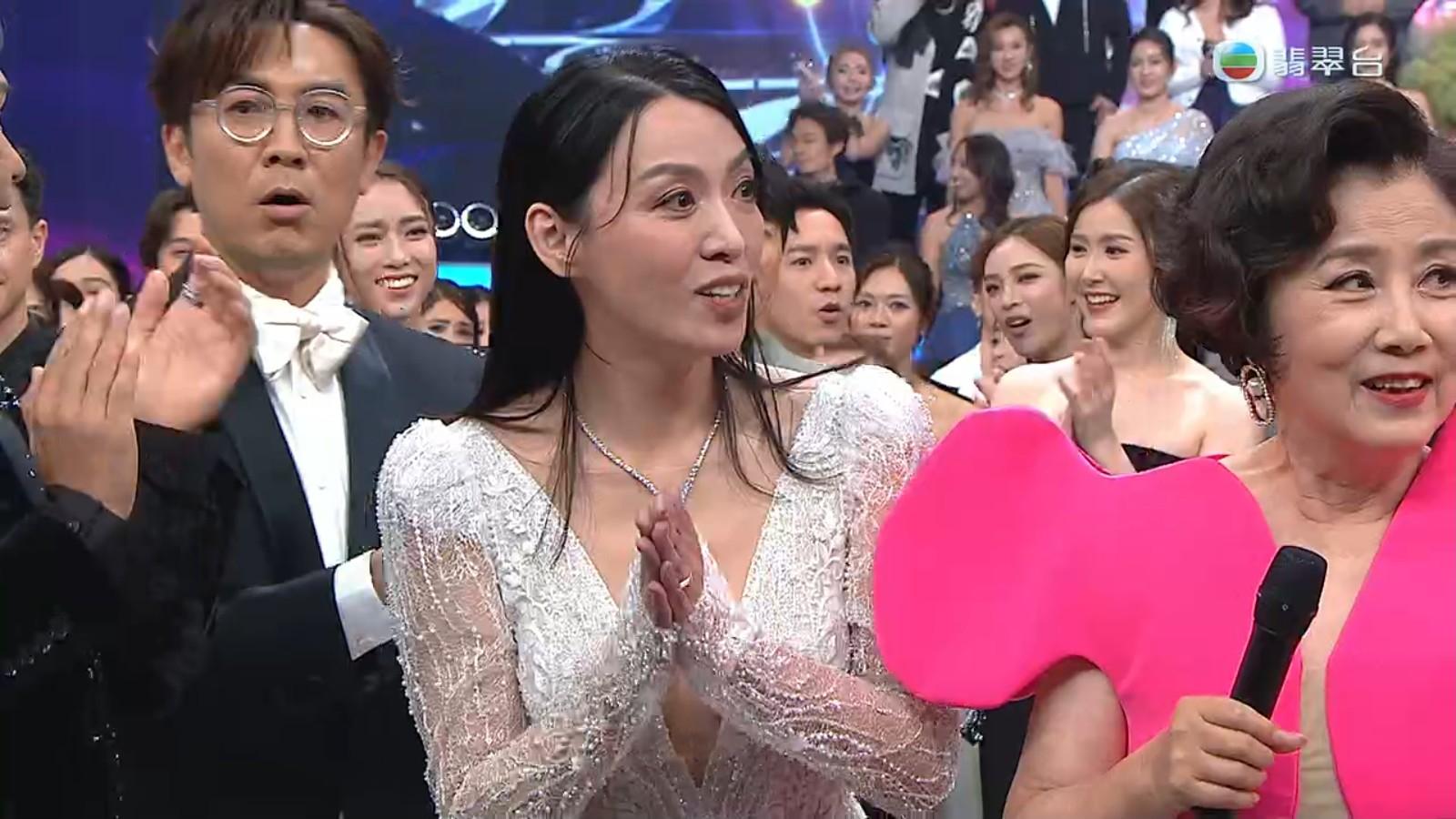 遊戲擺烏龍,場面顯得有點尷尬。