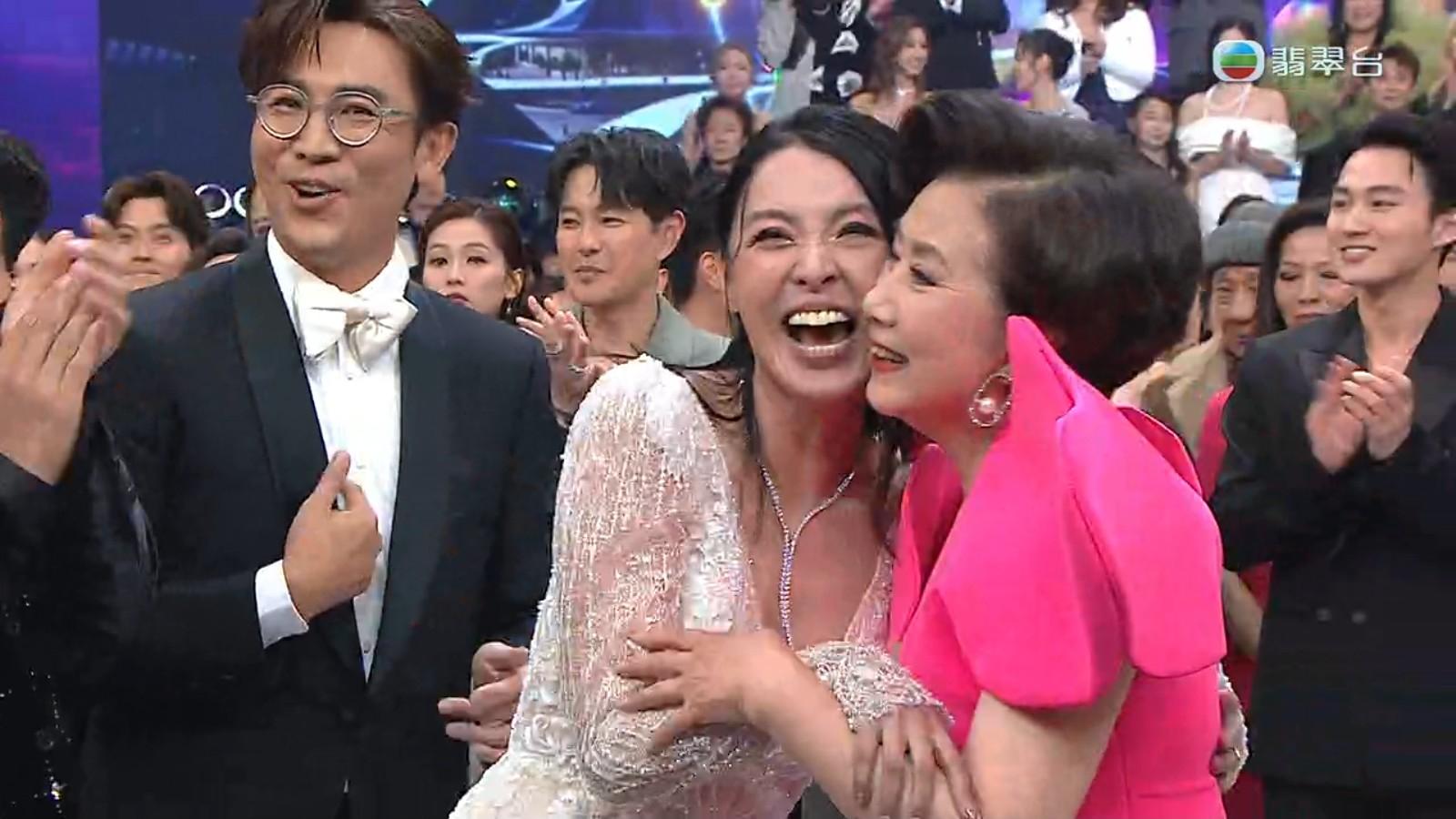 遊戲擺烏龍,場面顯得有點尷尬。