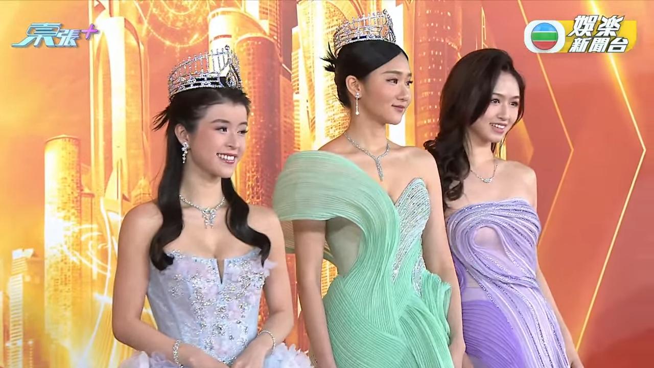 陳詠詩在身高174cm的袁文靜旁邊明顯矮一截。