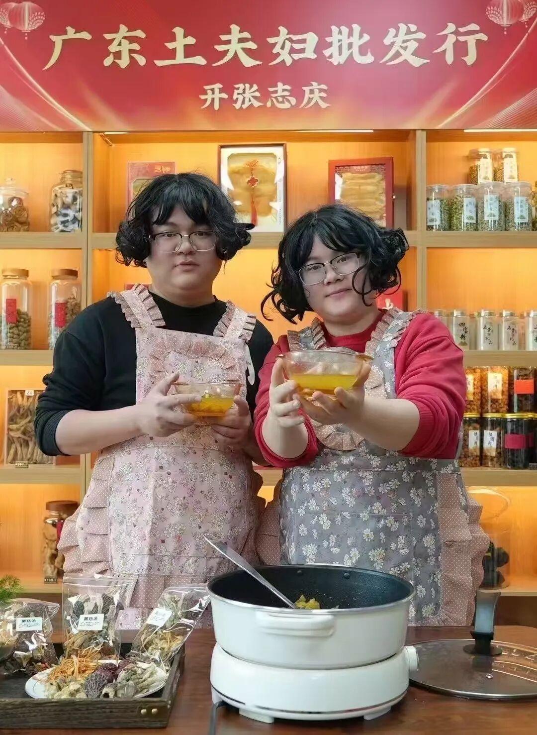 廣東東莞一對95後夫妻「廣東土夫婦」發布短影片,內容涵蓋藥材店的工作內容和日常生活。(網上圖片)