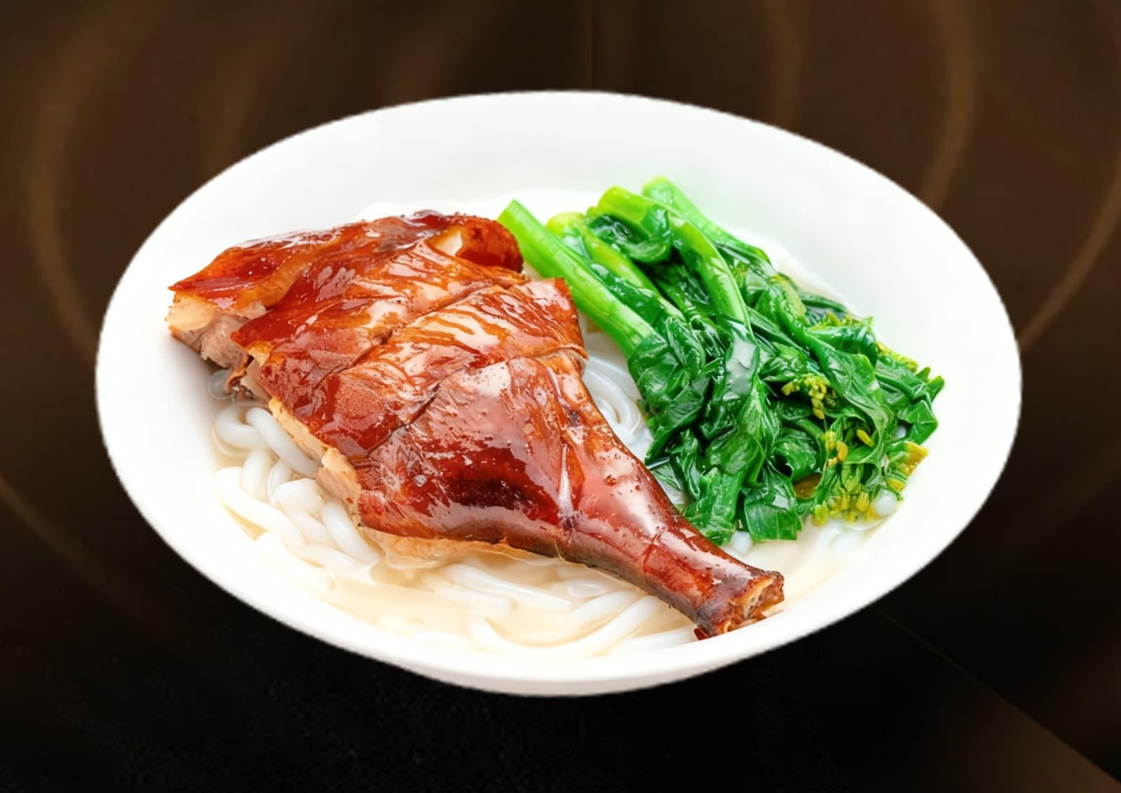 由即日起至12月30日每日下午2時至4時茶市時段,燒鵝瀨粉及脆皮BB鴿特價$19.8,每人限點一款。