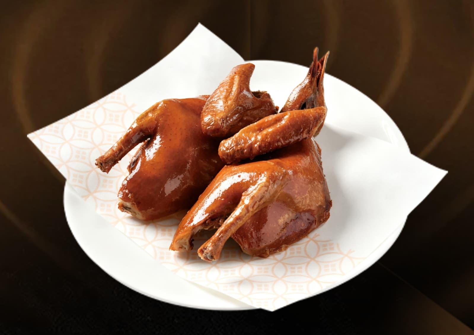 由即日起至12月30日每日下午2時至4時茶市時段,燒鵝瀨粉及脆皮BB鴿特價$19.8,每人限點一款。