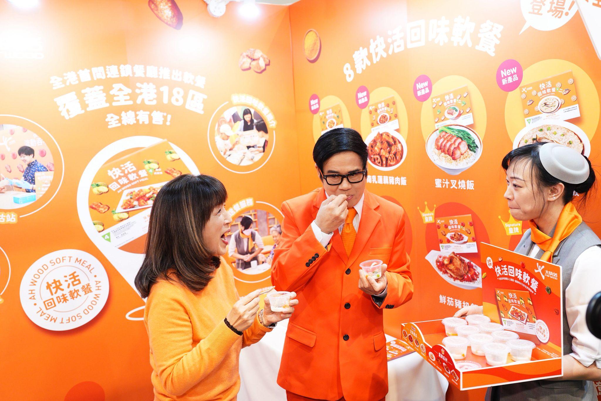 安德尊即席品嘗軟餐,大讚非常美味。