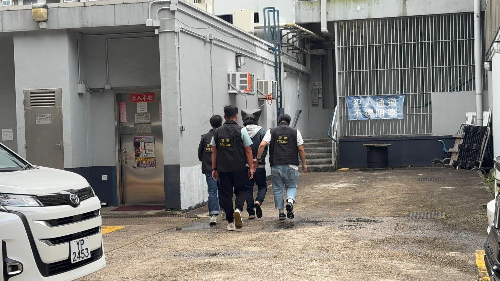 觀塘公屋單位變毒品武器倉,警拘無業漢檢逾470萬元海洛英及刀具。