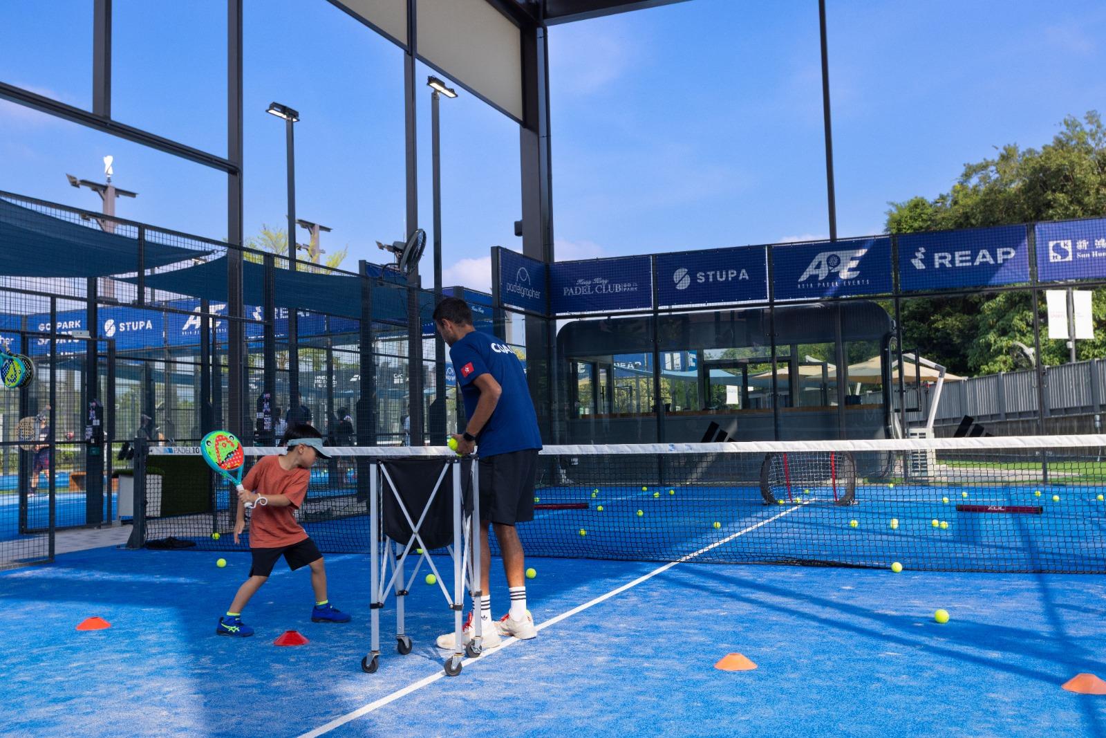 The One Padel Academy教練團隊帶領的「免費板網球體驗班」,活動將於11月23日、12月7日、12月21日、2026年1月4日及1月18日舉行