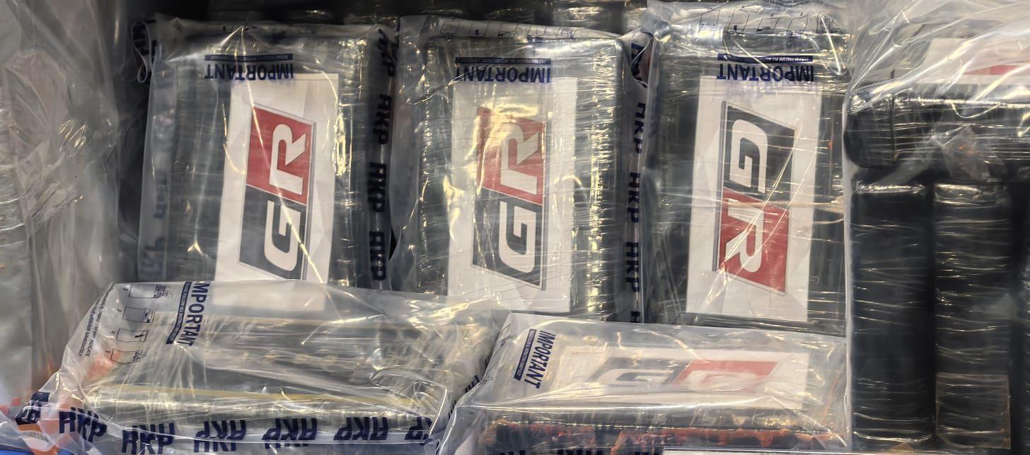 東非烏干達男冒認領事職員送文件,行李酒店藏8100萬元可卡因被捕。