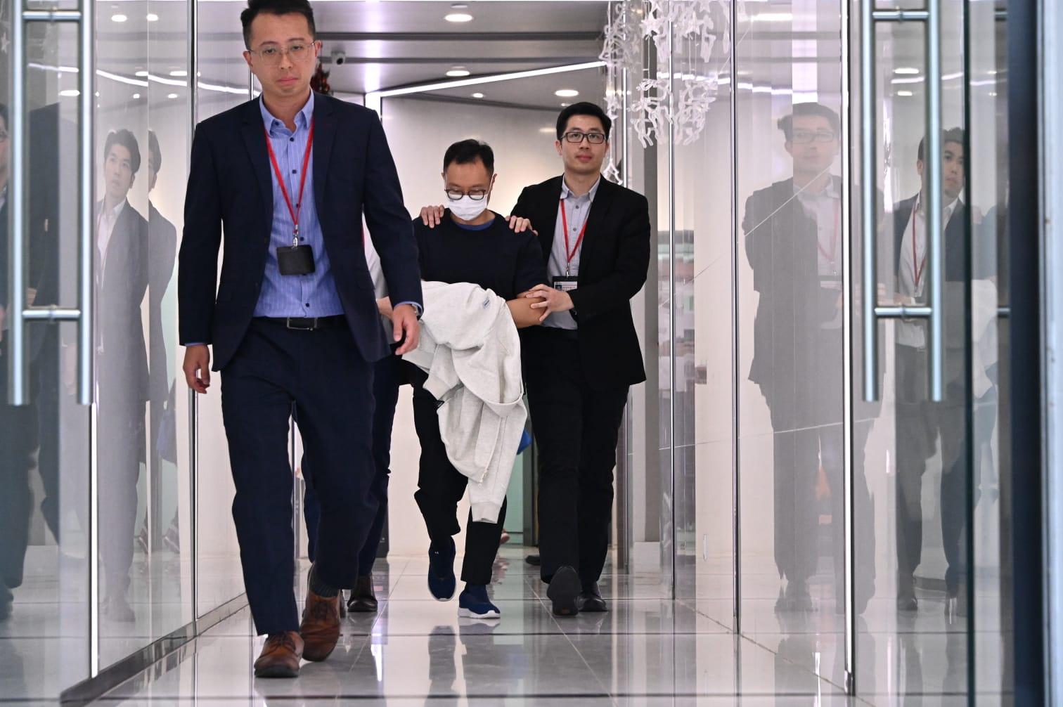 消息指廉政公署拘捕多名涉案工程公司人員,包括東主及項目經理等,並會押返公司調查。