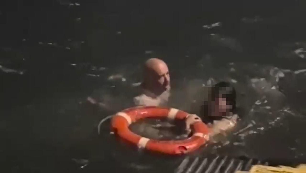 紅磡女子墮海,屈臣氏外籍高層來港公幹成救人英雄(影片截圖)