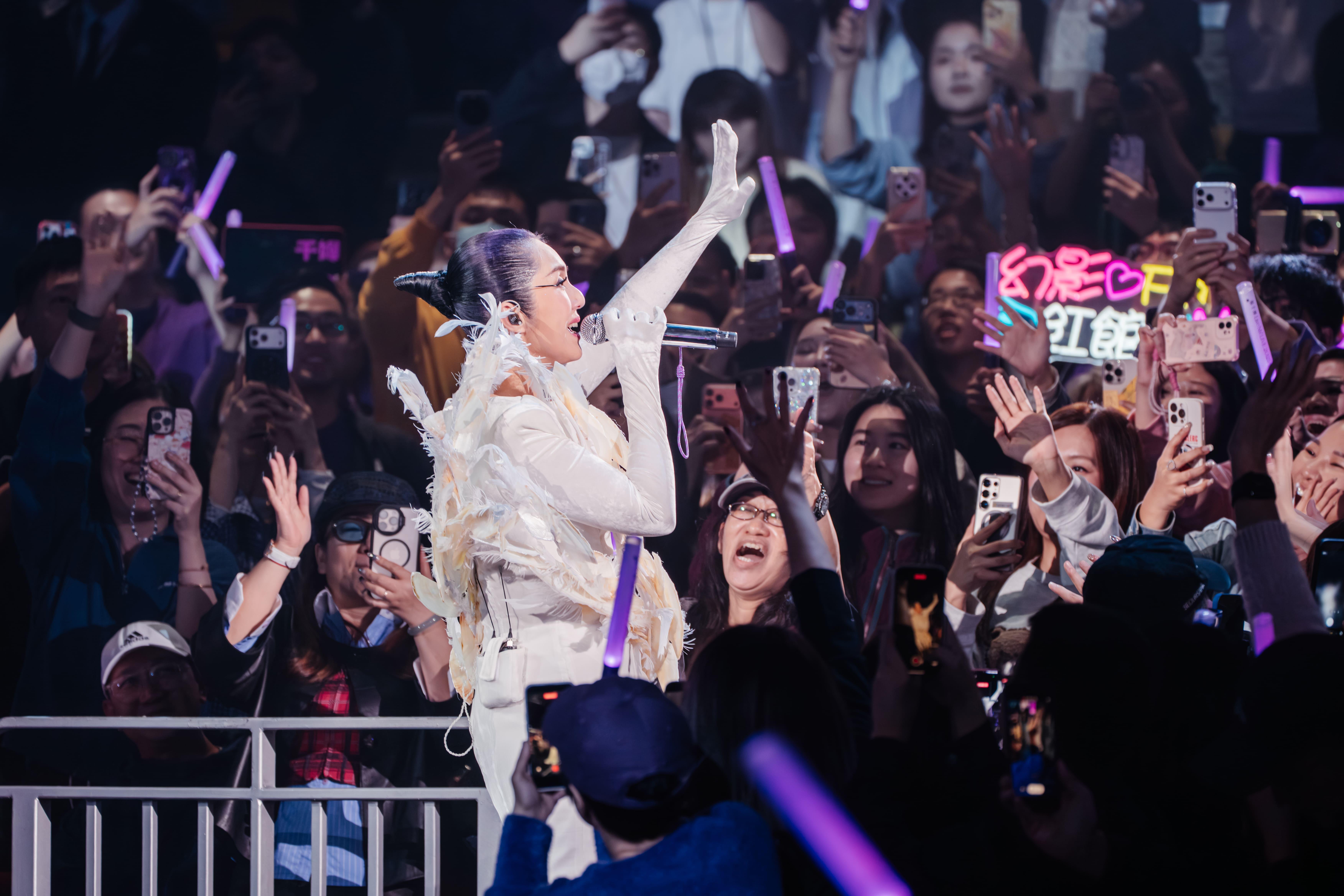 楊千嬅《Live MY LIVE 2025》演唱會頭場。