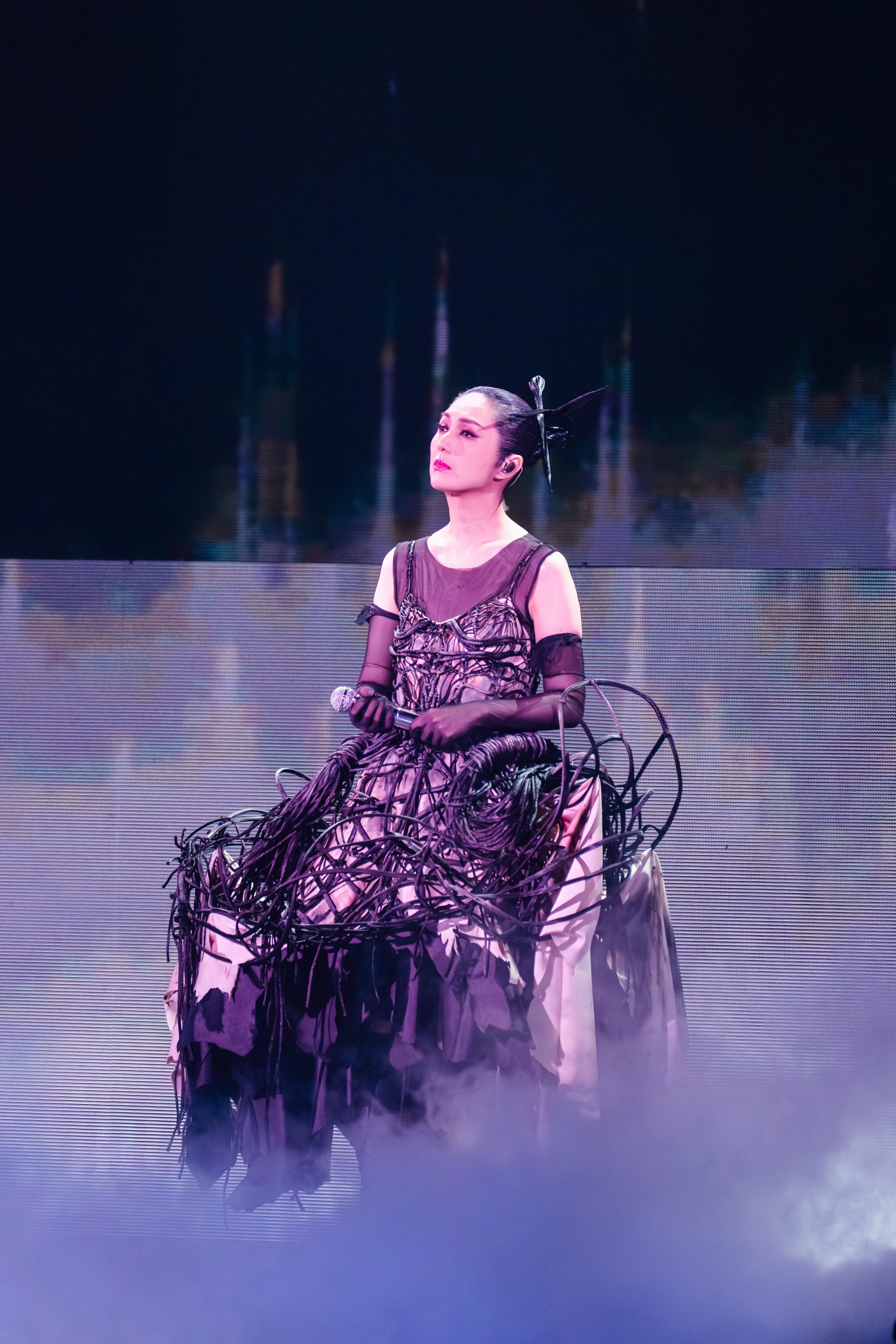 楊千嬅《Live MY LIVE 2025》演唱會頭場。