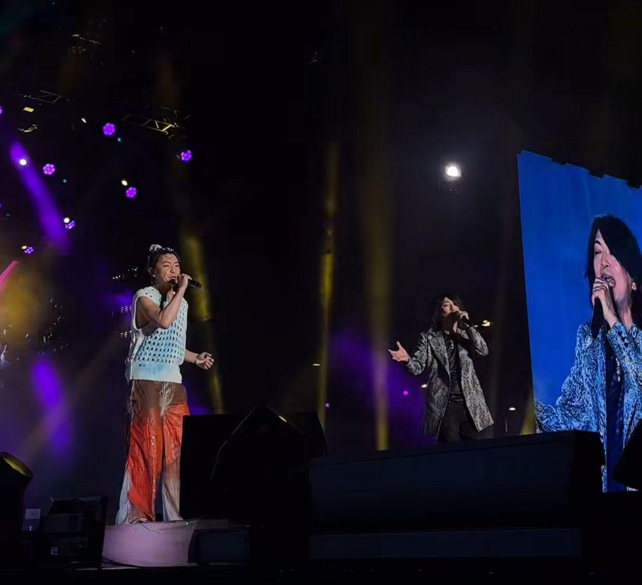 周國賢與小野正利合唱動畫《全職獵人》日文主題曲《departure!》。