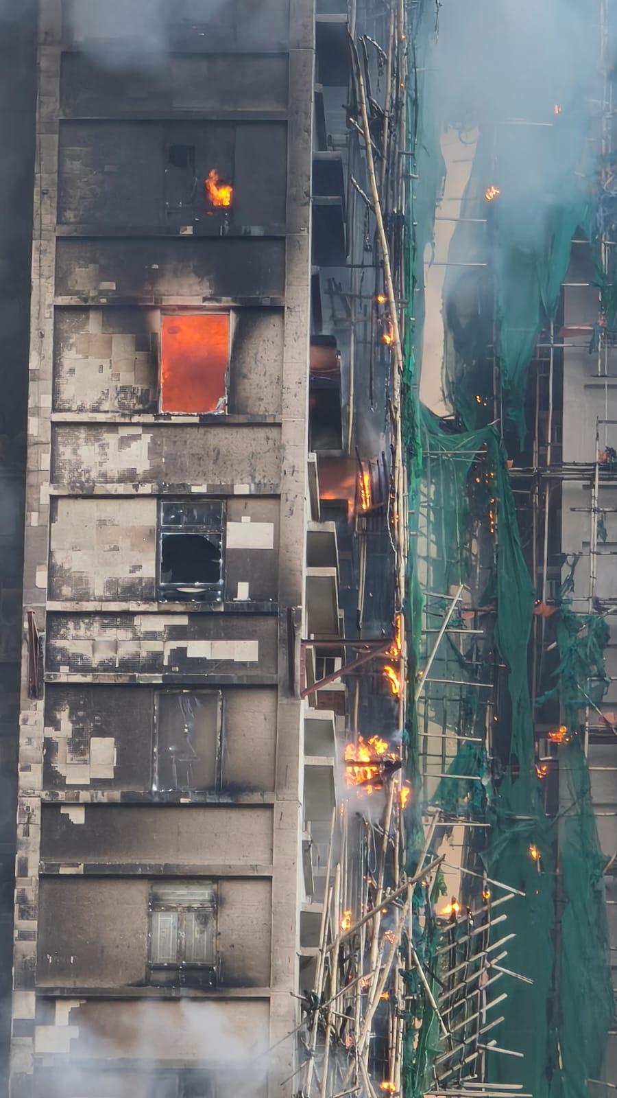 大埔宏福苑宏昌閣外牆棚架起火,消防將火警升為四級。 (網上圖片)