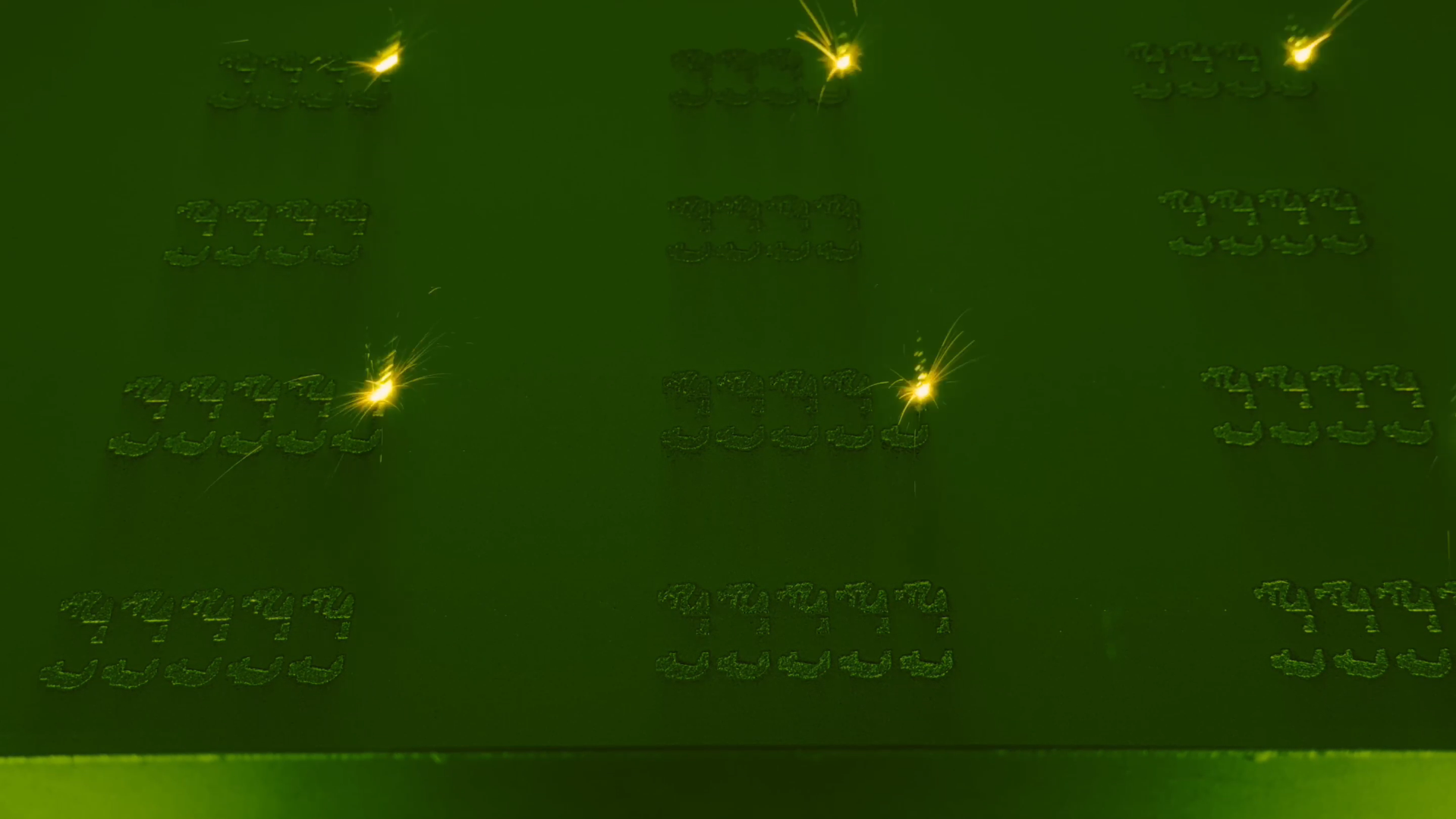 鐳射激光打印時運用再生鈦金屬粉逐層打印Apple Watch錶殼。