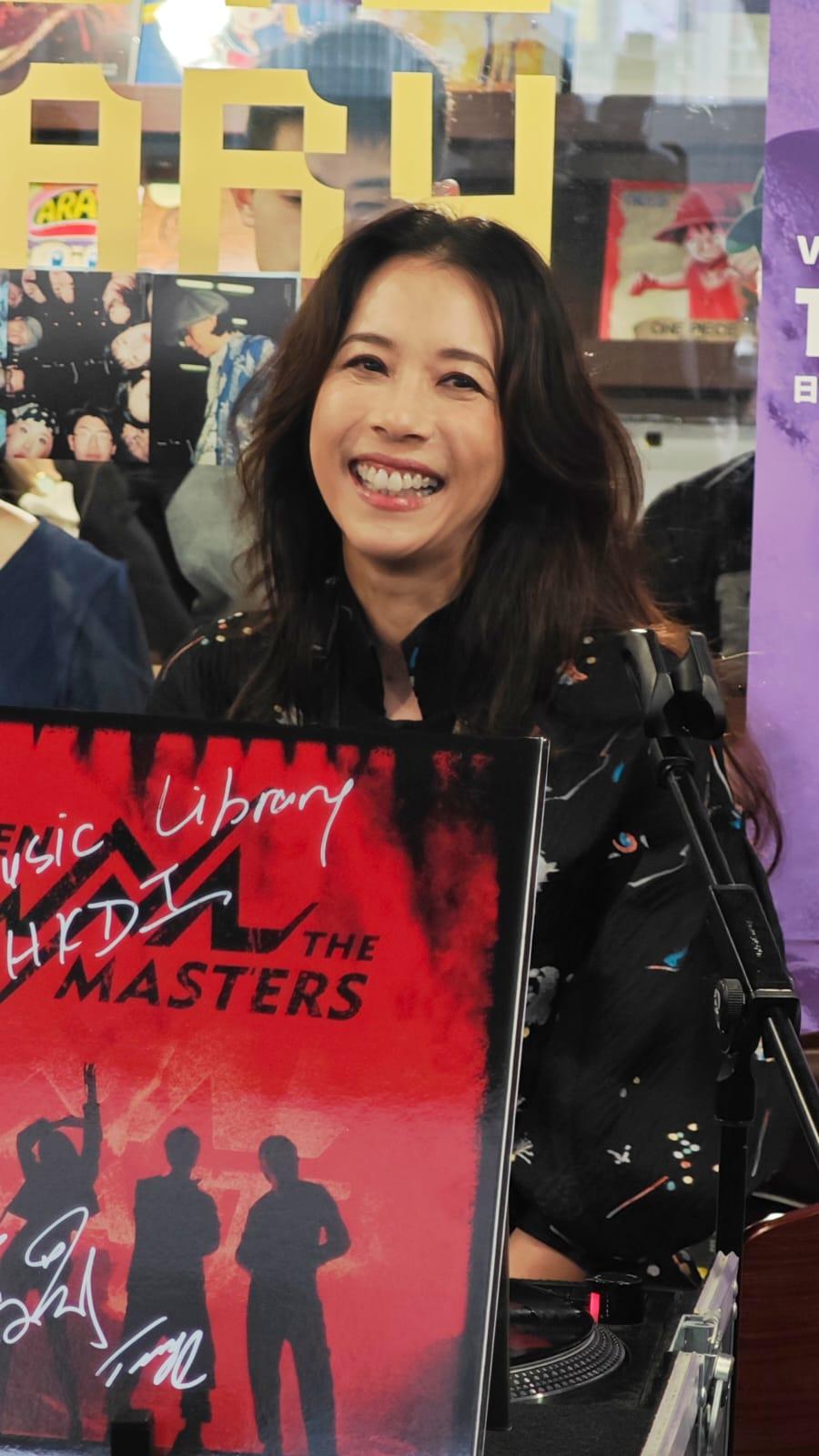 談到今次以樂隊形式出專輯,Karen笑說在她十多歲時就已很想夾band唱歌