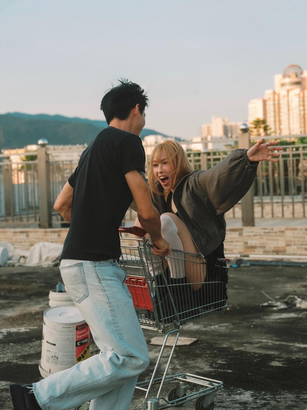 釗彤新作已經上架,她稱發展方向仍以音樂創作為重心。