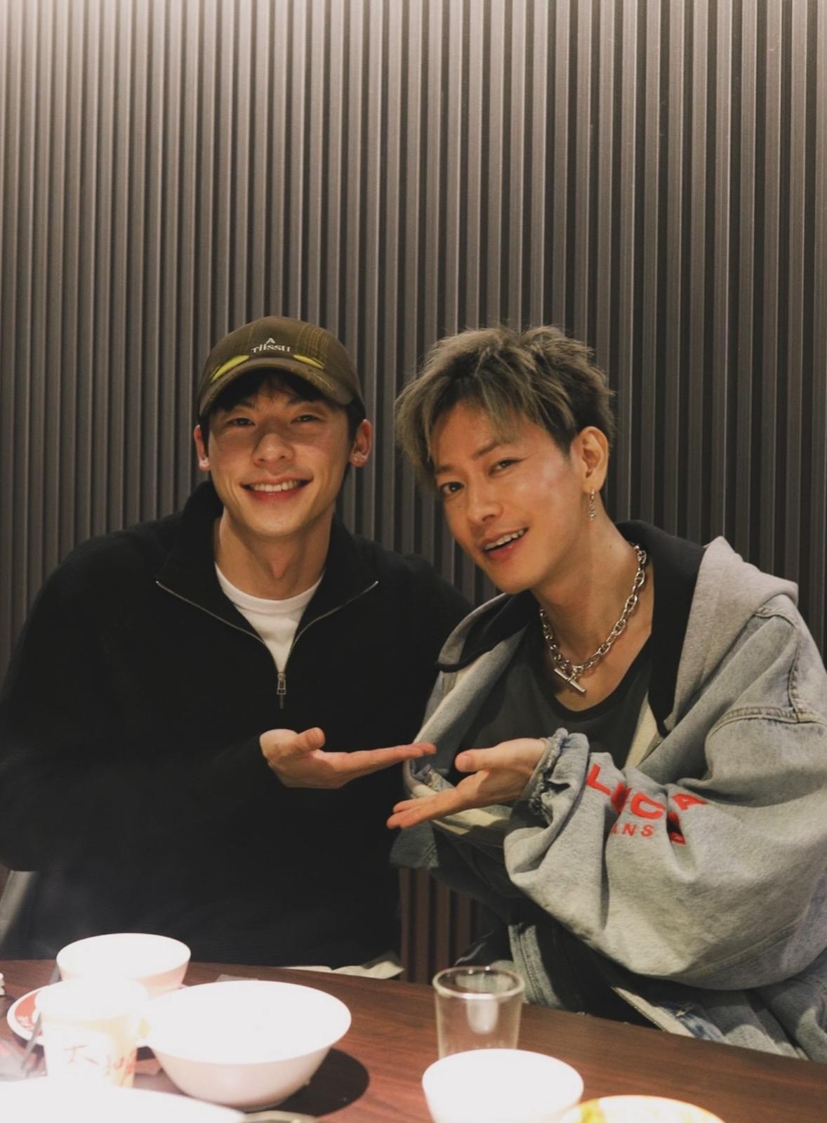 佐藤健在台北與許光漢合體,兩人一起吃台式火鍋。