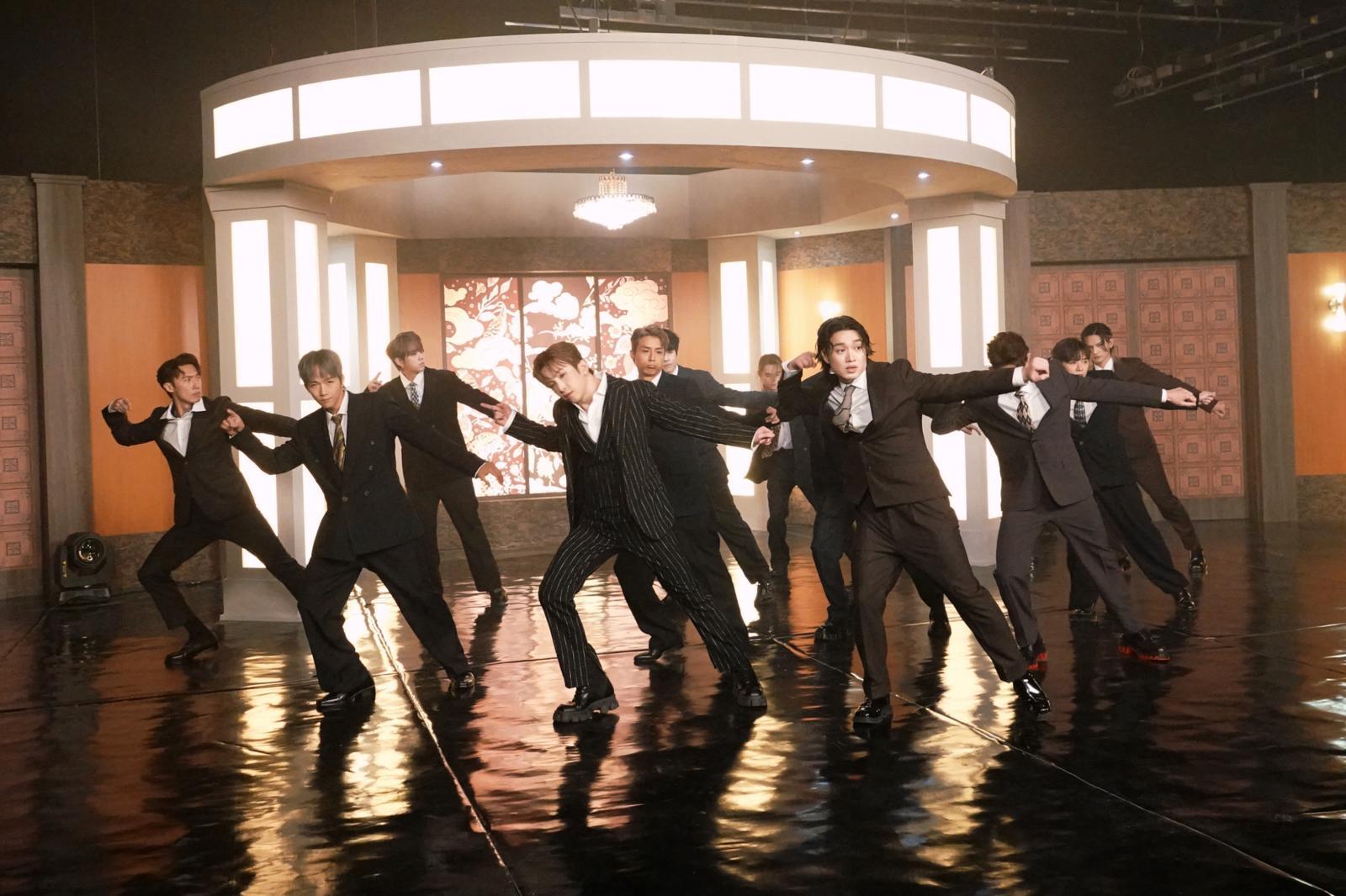 「舞王Jer」柳應廷在MIRROR最新團歌《DNA is U》MV中,跳舞企C位,緊張到標冷汗。