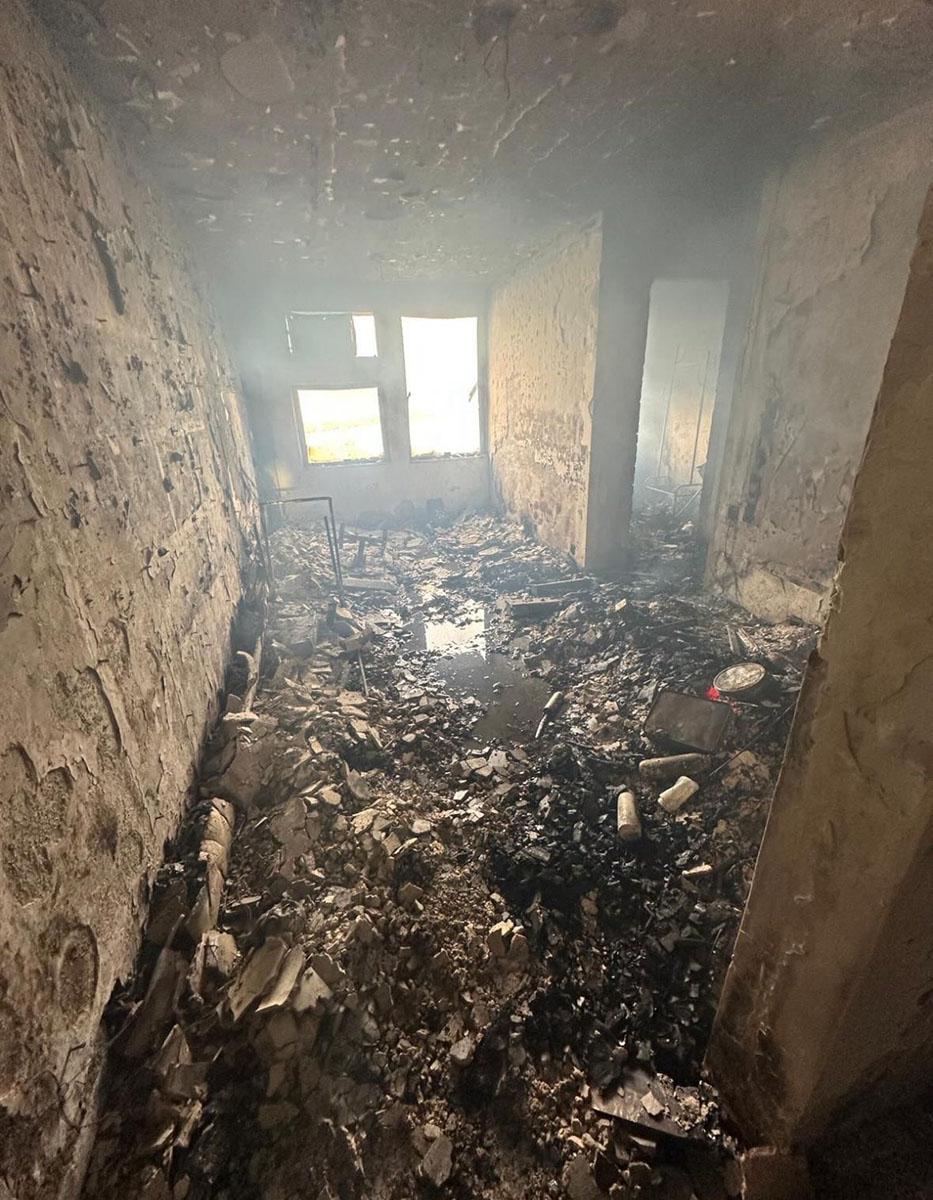 大埔宏福苑五級火發生後,部分單位內部已燒至滿目瘡痍。(網上圖片)