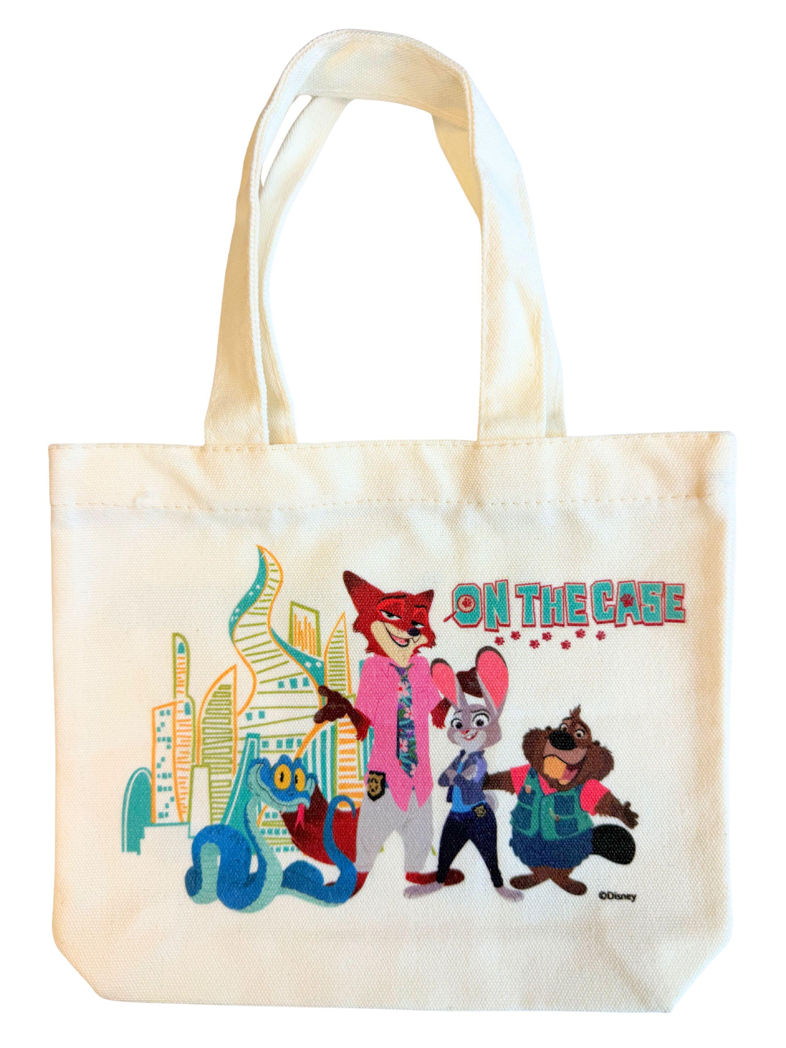 MINISO會員憑快閃店滿額消費,即可免費獲贈精心設計的四款MINISO | Zootopia購物袋,更有《優獸大都會2》帆布袋、證件套及鎖匙扣等限定贈品。