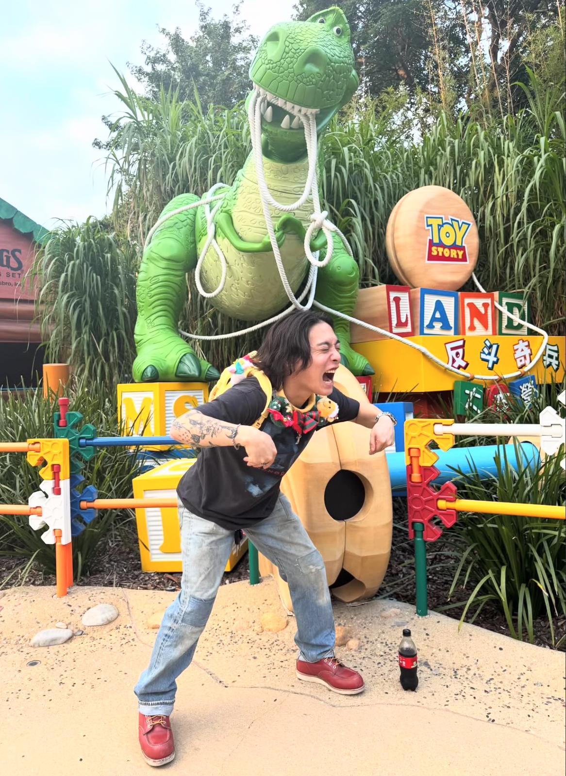 優里到香港迪士尼樂園玩個夠本。