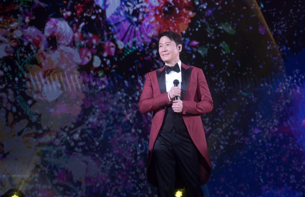 衛蕳希望世界巡唱以香港為終點站,欲邀請黎明擔任嘉賓。