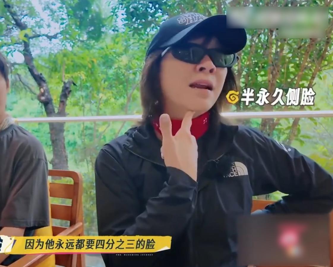 劉嘉玲示範想打該名「四分三側臉男演員」,但在最後一刻被喊停。(《一路繁花2》截圖)