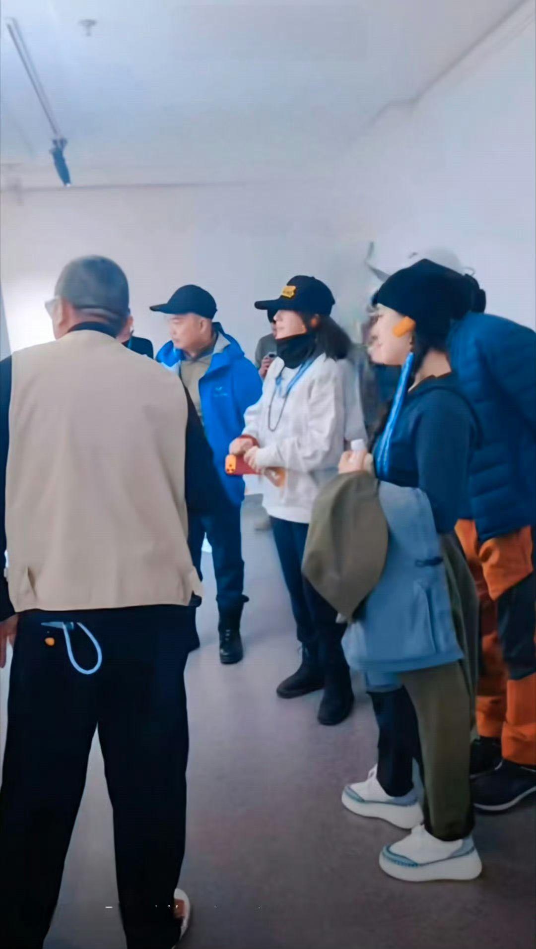 趙薇日前從青海到新疆巴音郭楞參觀了羅布泊地區的樓蘭博物館。