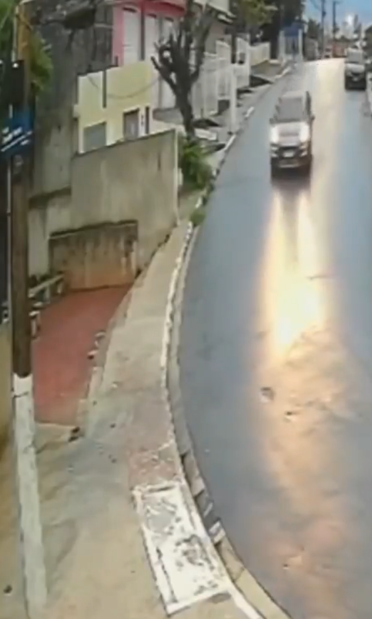 巴西司機Railson Souza,在急彎前沒有明顯減速。(影片截圖)