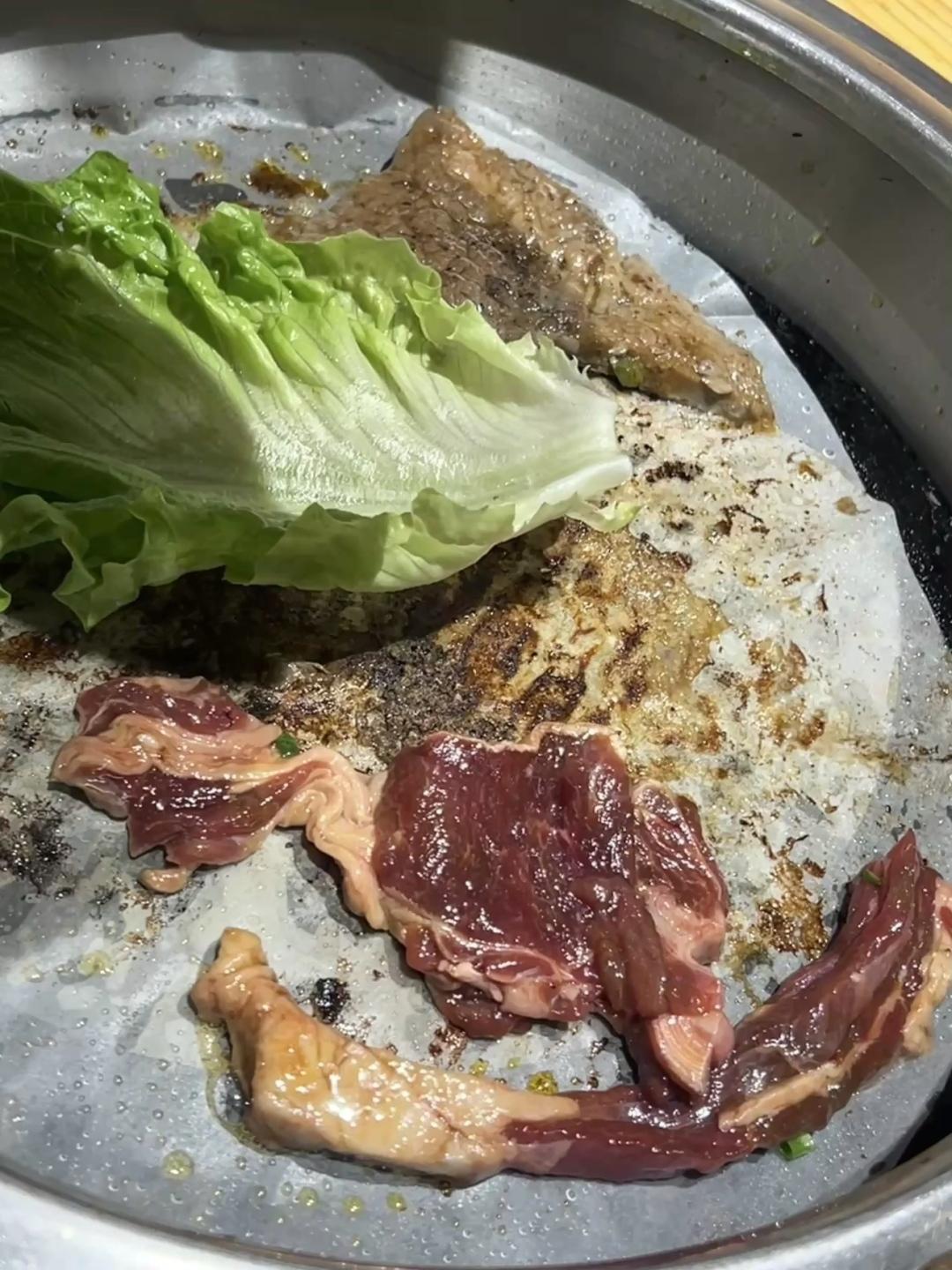 涉事餐廳的烤肉。(《廣州日報》)