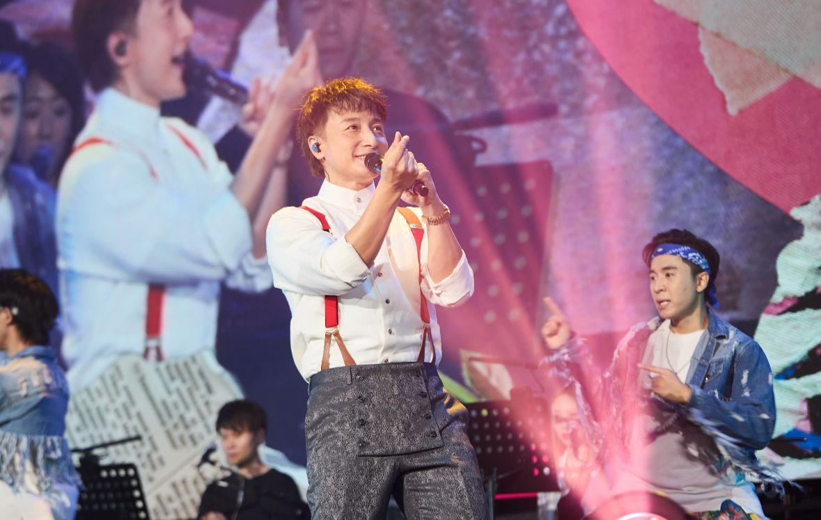 方力申積極學舞,決心在舞台上證明,「万刀甲」也能成為閃耀主角。